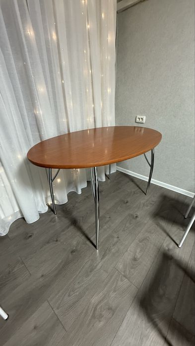 Продам овальный стол 140/80