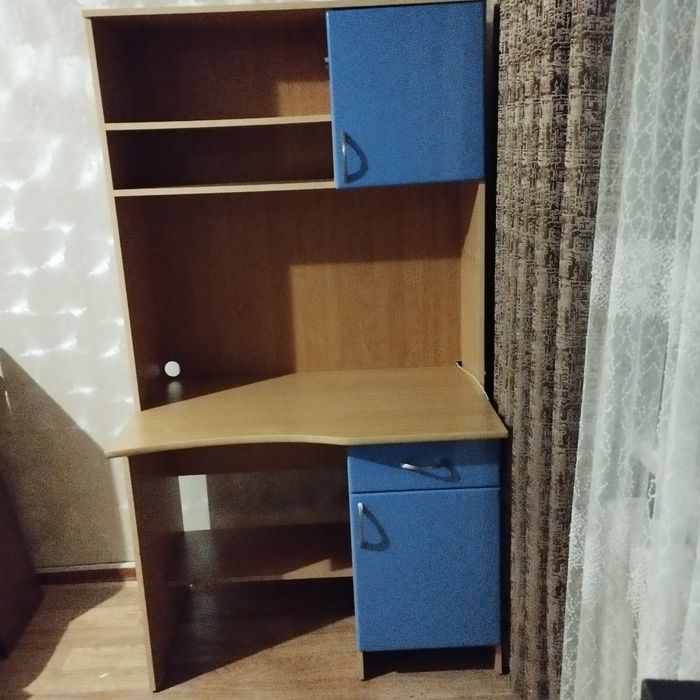 Продаём стол компьютерный