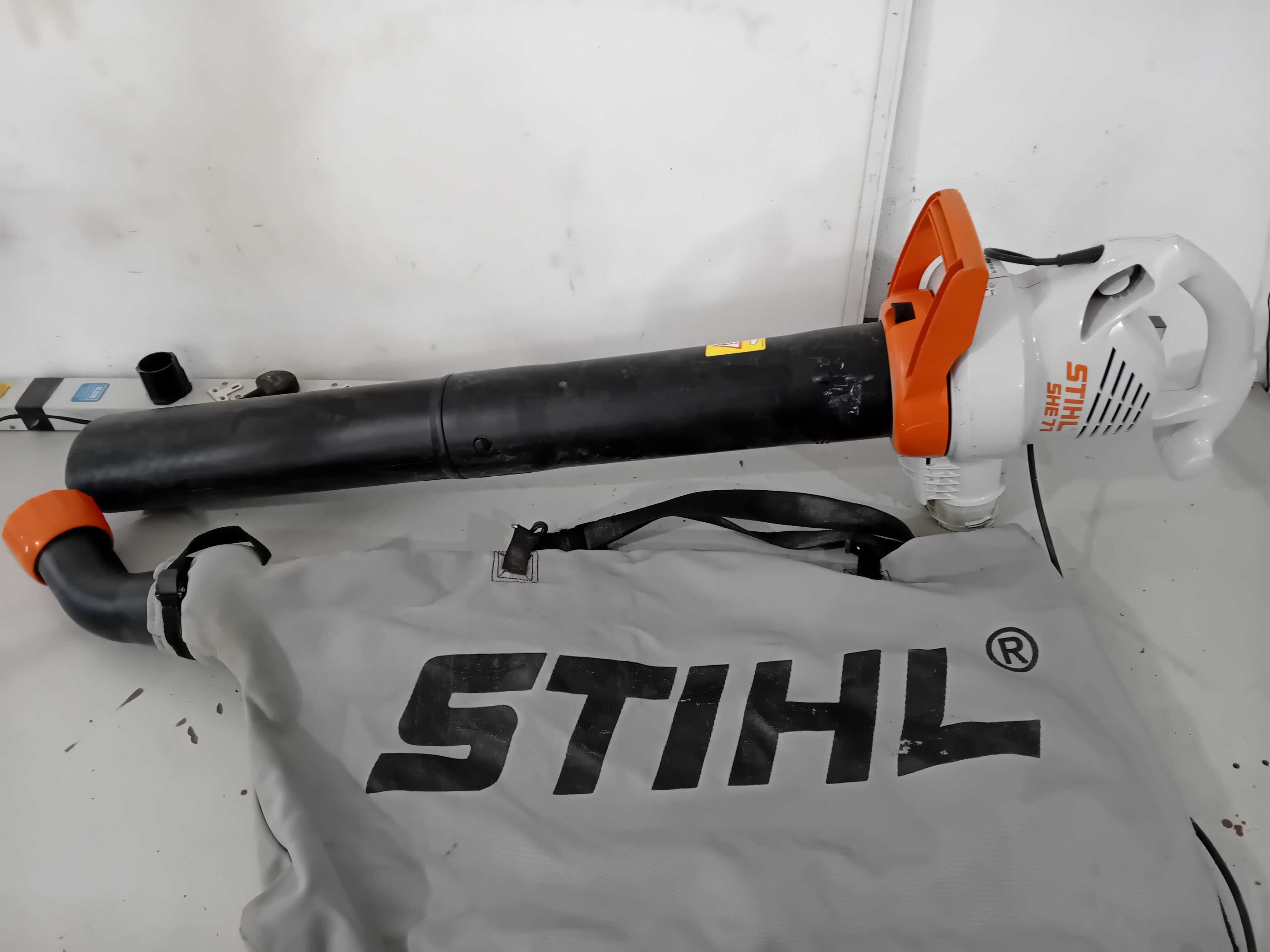 Духалка за  листа Stihl SHE 71 - 1100 W
