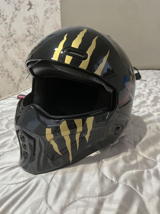 Продам мотошлем срочно