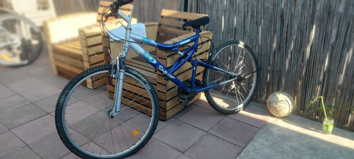 de vanzare 2 biciclete, pentru piese sau reparare.