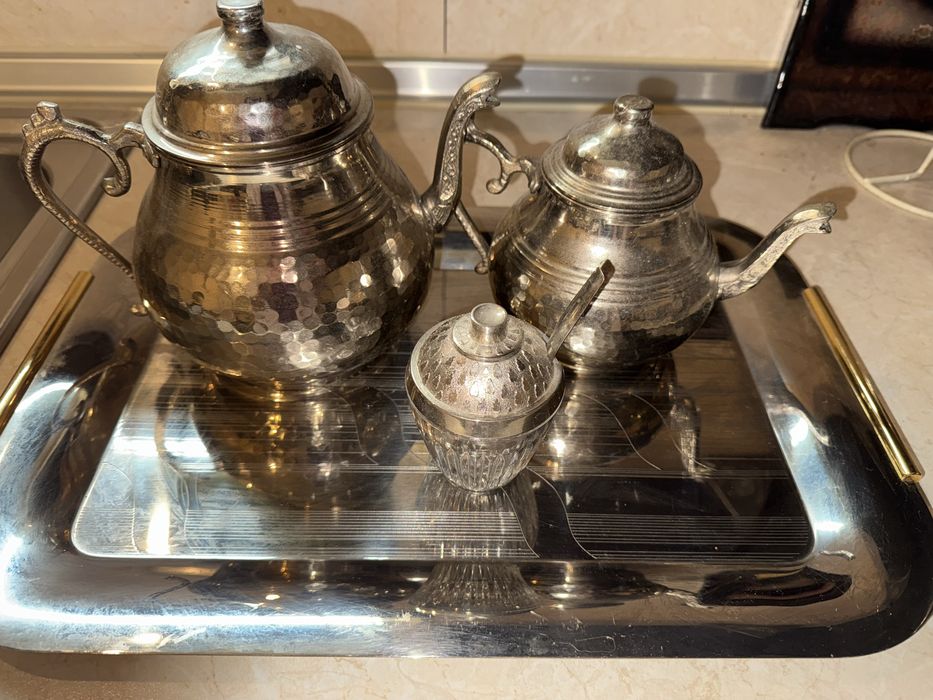 Сребърен комплект с поднос