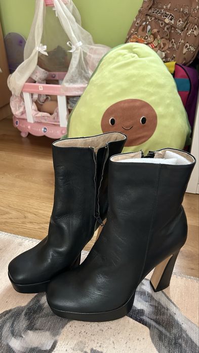 Дамски боти висок ток, номер 41, НОВИ!