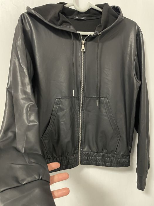 Много меко,тънко,кожено якенце.