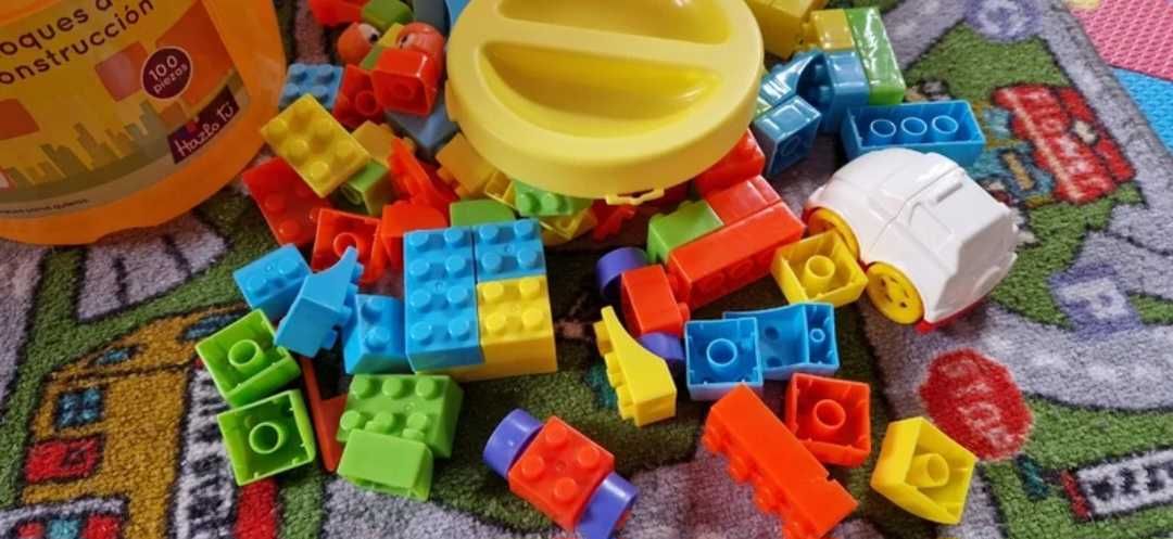 Piese de constructii tip Lego