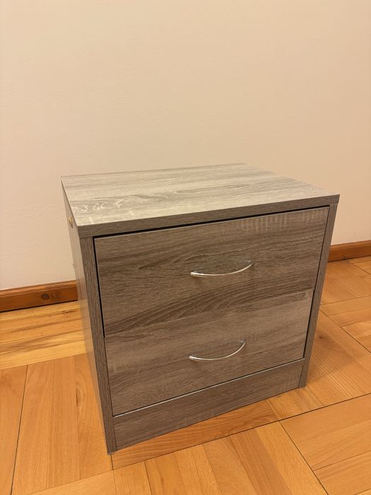 Noptiere 2 cu 2 gratis