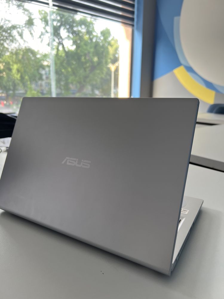 Asus Vivobook 15 i7 16/