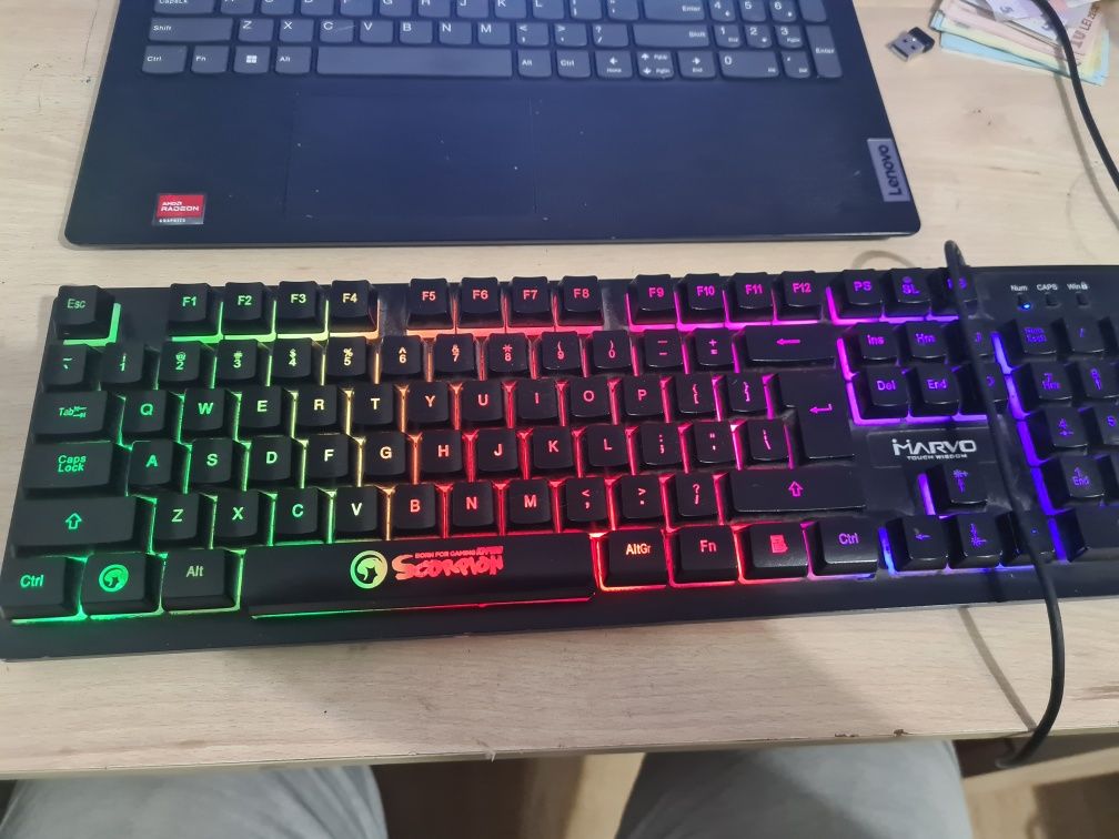 Tastatura gaming RGB