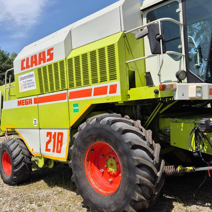Se vinde doua combine Claas cu accesori complecte