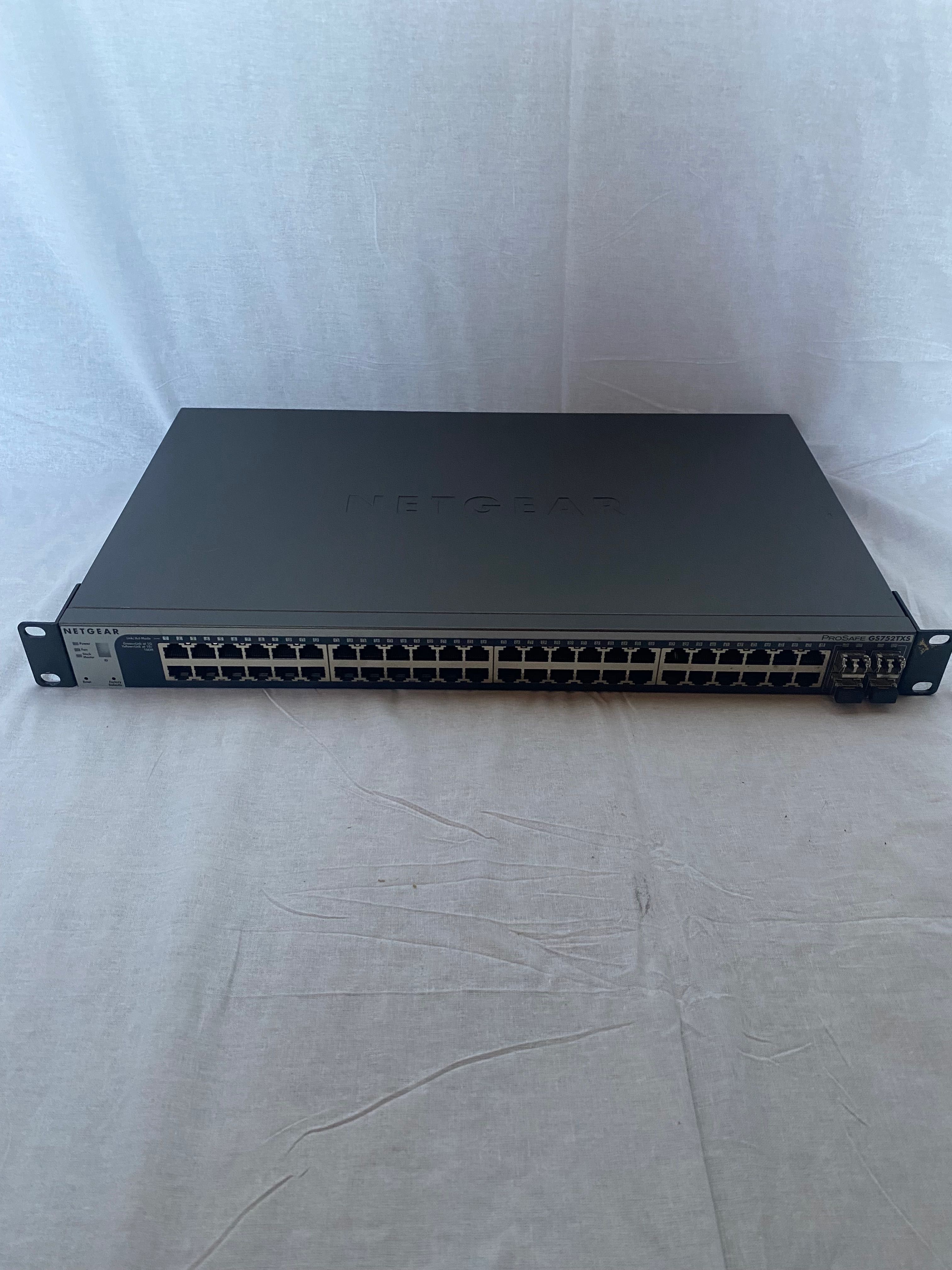 NETGEAR ProSafe 52-Port Gigabit Smart Switch с 10G uplinks GS752TXS.