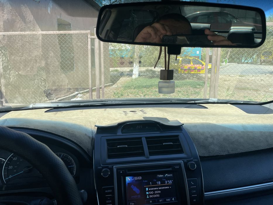 Накидка на панель камри 50