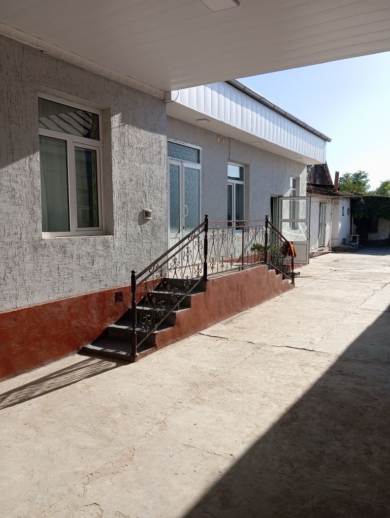 Hovli  Uy sotiladi