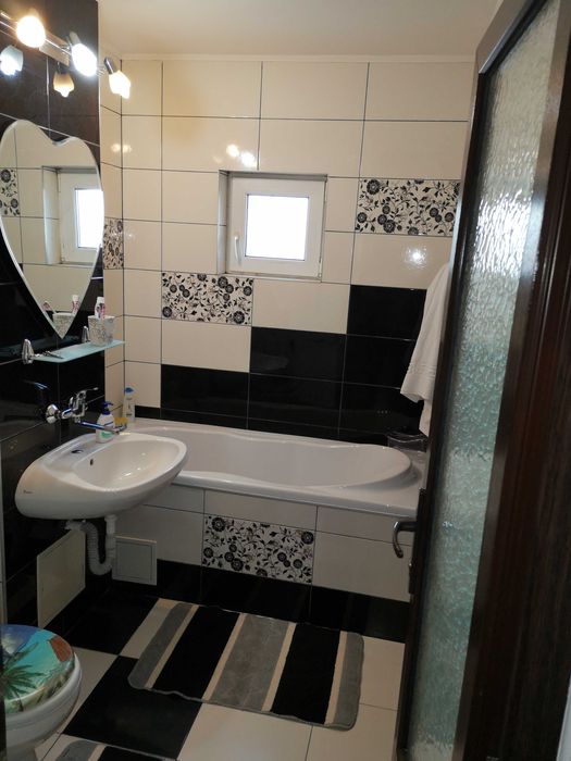 vand apartament 4 camere Bartolomeu