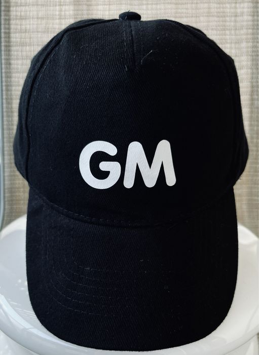 Модерна черна шапка бейзболка