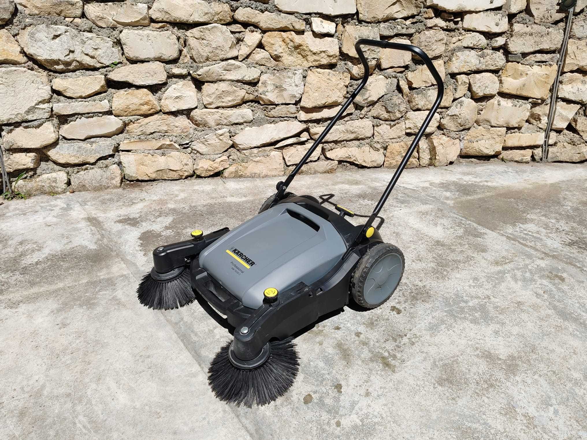 Vand utilaje de curatenie! Mai multe modele.
