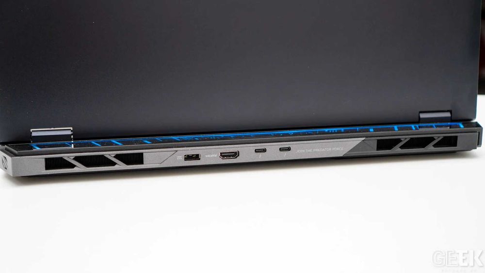 Laptop Acer Predator Helios 18 4K Mini-Led Ultra 9 96GB RTX 5090 4TB