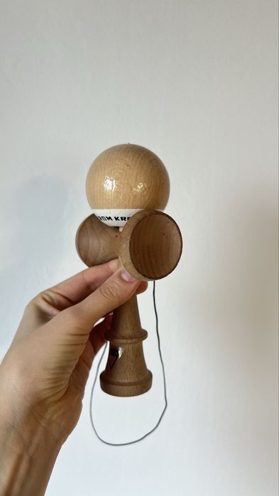 Kendama Krom Pop lol sticky naked