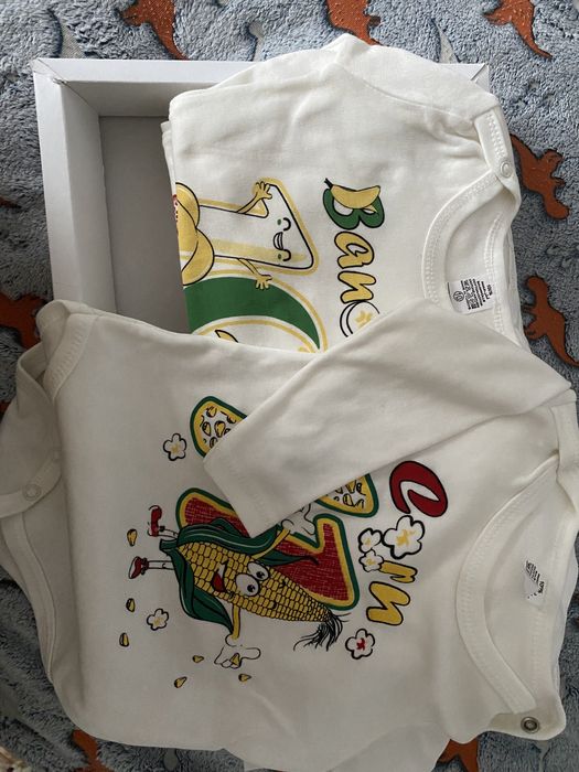 Продам бодики 12 месяцев одевали каждый месяц по одному на фотосесию