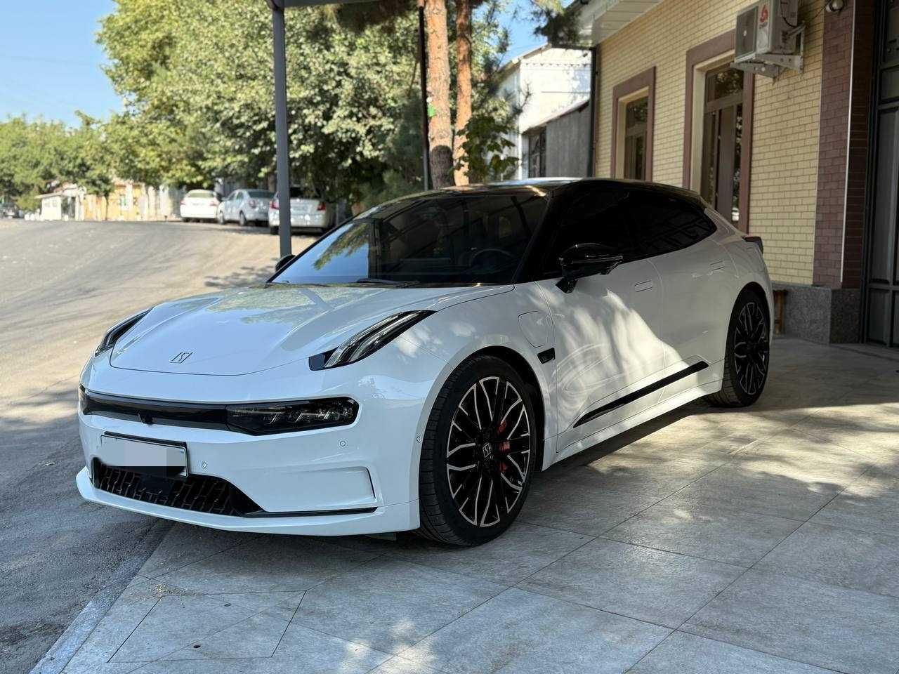 Zeekr 001 You Z Sport Full Alkantara salon R22 Pirelli Pnevma podveska