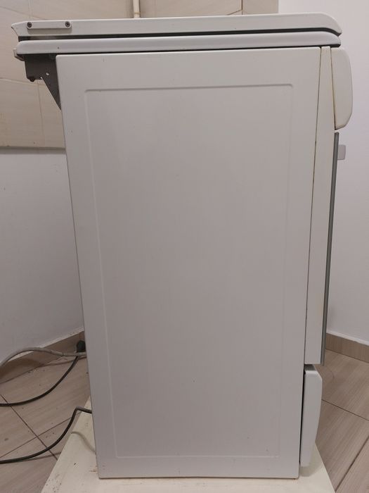 Aragaz Electrolux EKG501104W , 4 arzatoare, Gaz, Ceas avertizor, Alb