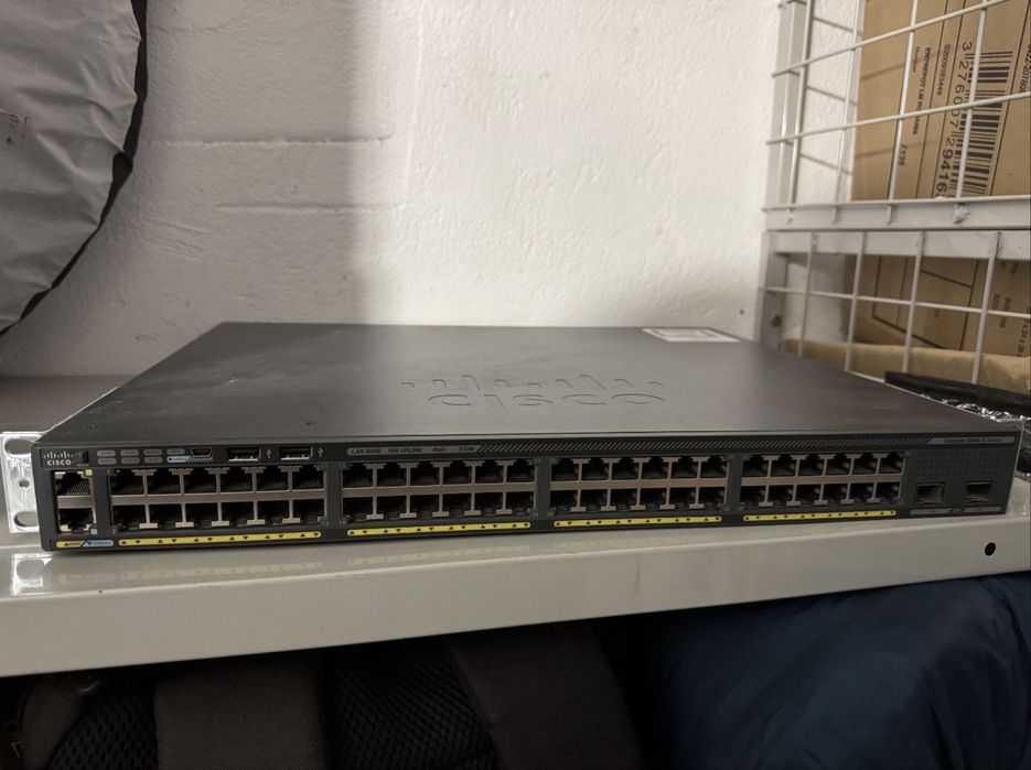 Vand switch Cisco 48 port PoE 2960X nou
