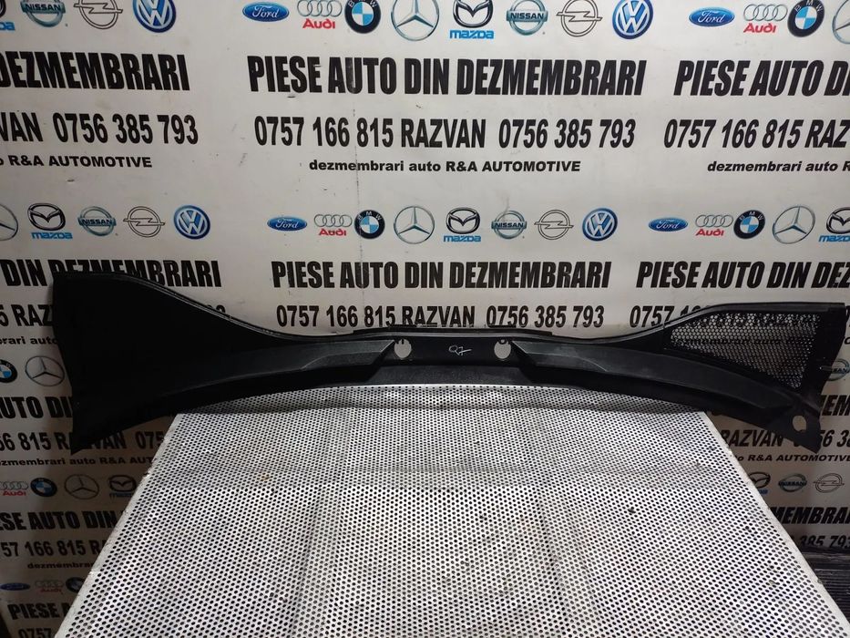 Grila Stergatoare Audi Q7 4L 2006-2007-2008-2009-2010-2011-2012-2013-2014-2015 - Dezmembrari Arad