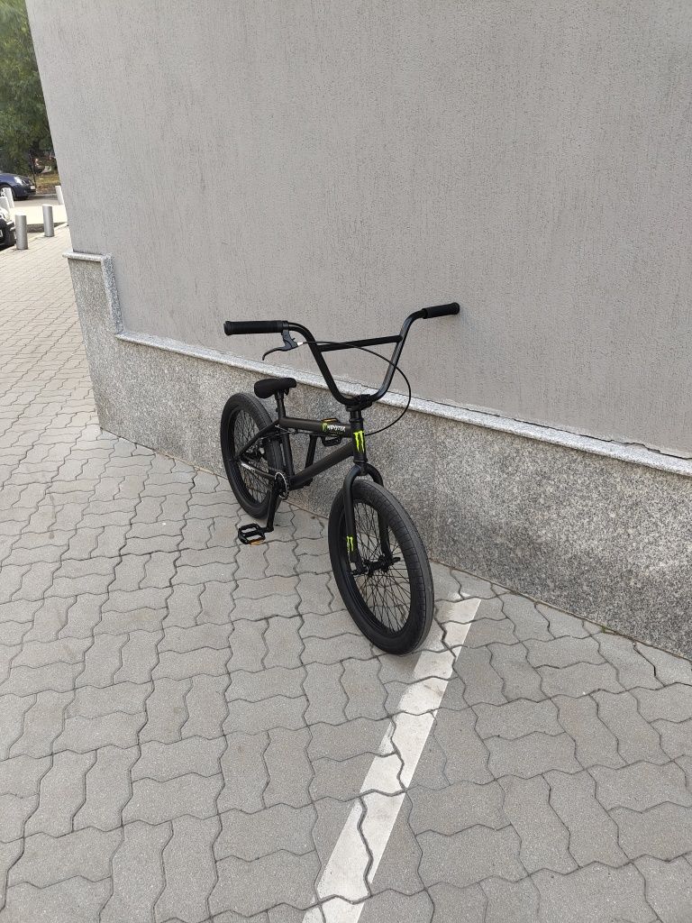 2 броя чисто нови Hyper Pro x Monster BMX 20".