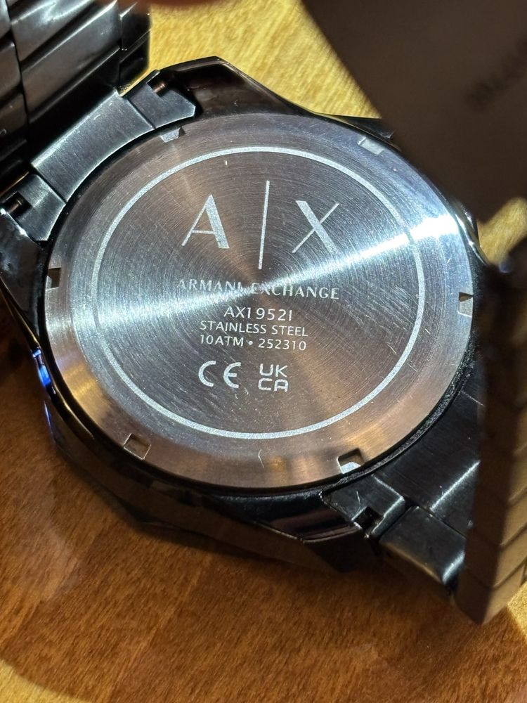 Бързо! Часовник Armani.