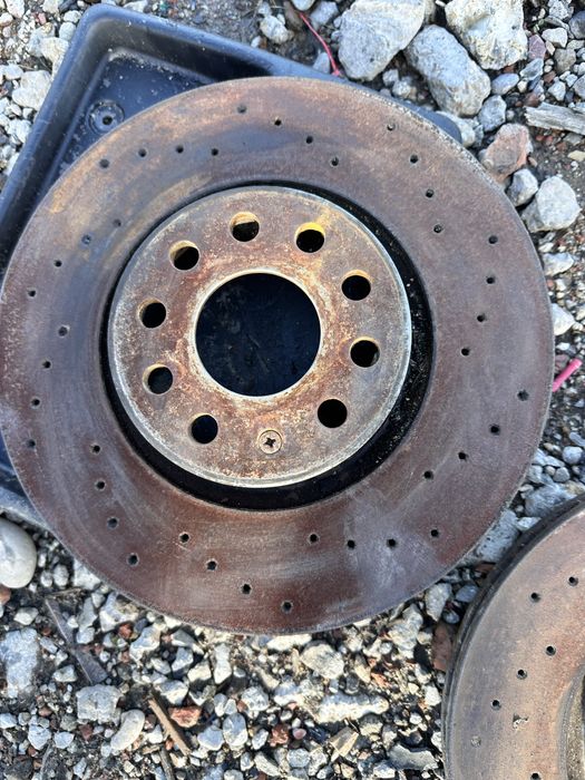 Вентилирани надупчени спирачни дискове Audi A3 2.0 FSI