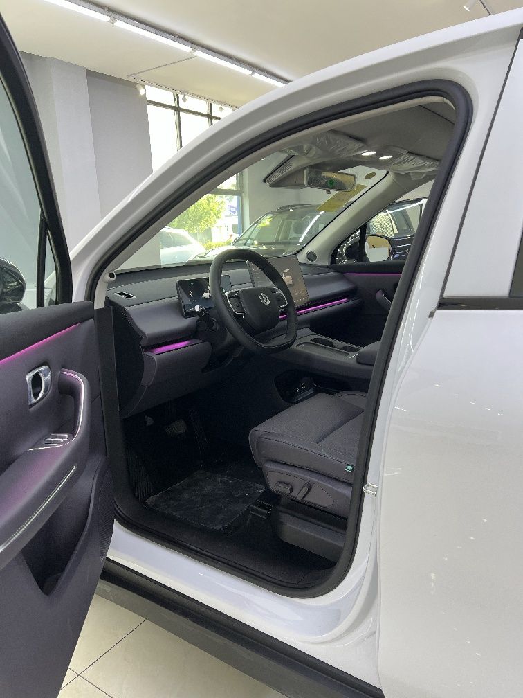 Leapmotor C10 elektr smart dop opsiya  Nalichi bor 3yil garantiya