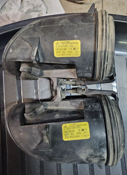 Set faruri originale bixenon audi tt mk2 8J coduri :  8J0941004D 8J094