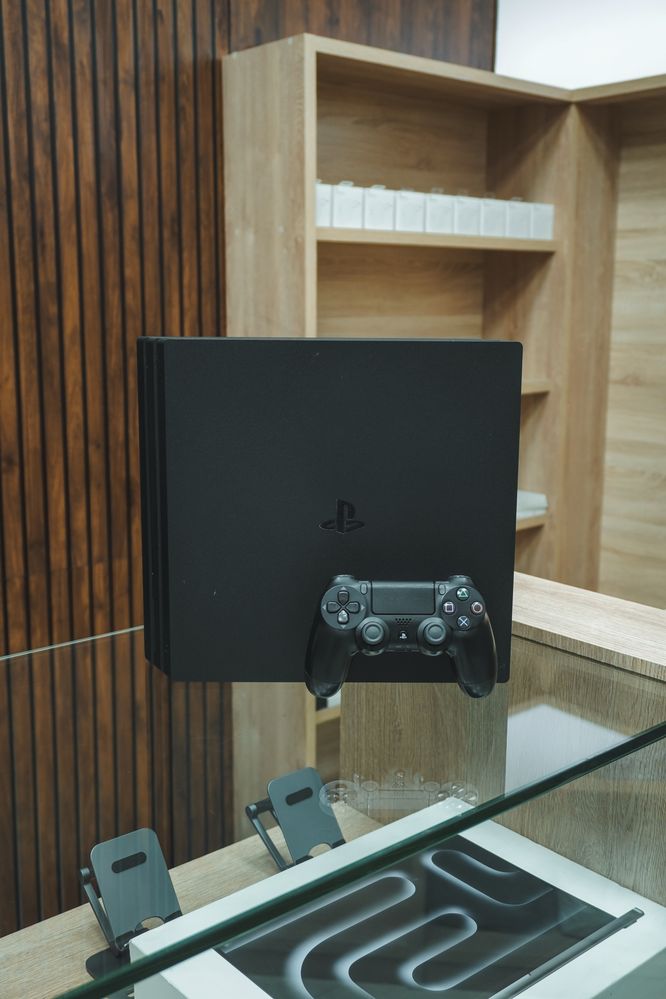 PlayStation 4 Pro 4K 1TB Full Game