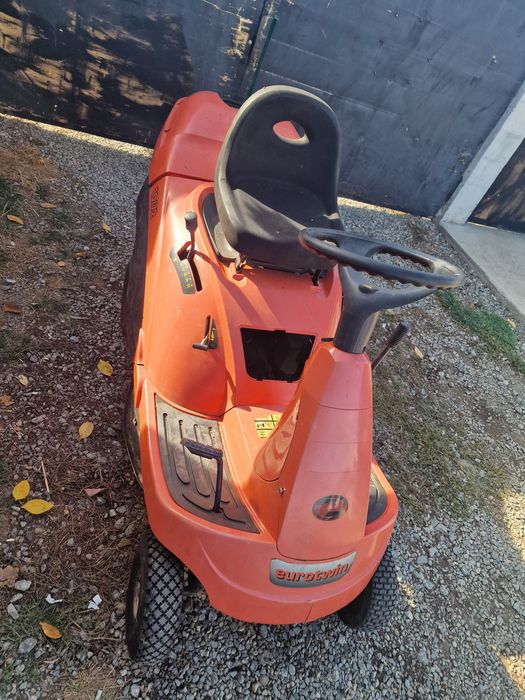 tractoras de tuns iarba