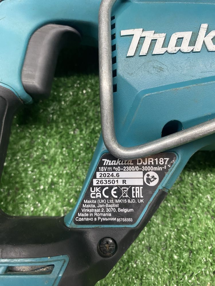 Безчетков саблен трион Makita DJR187