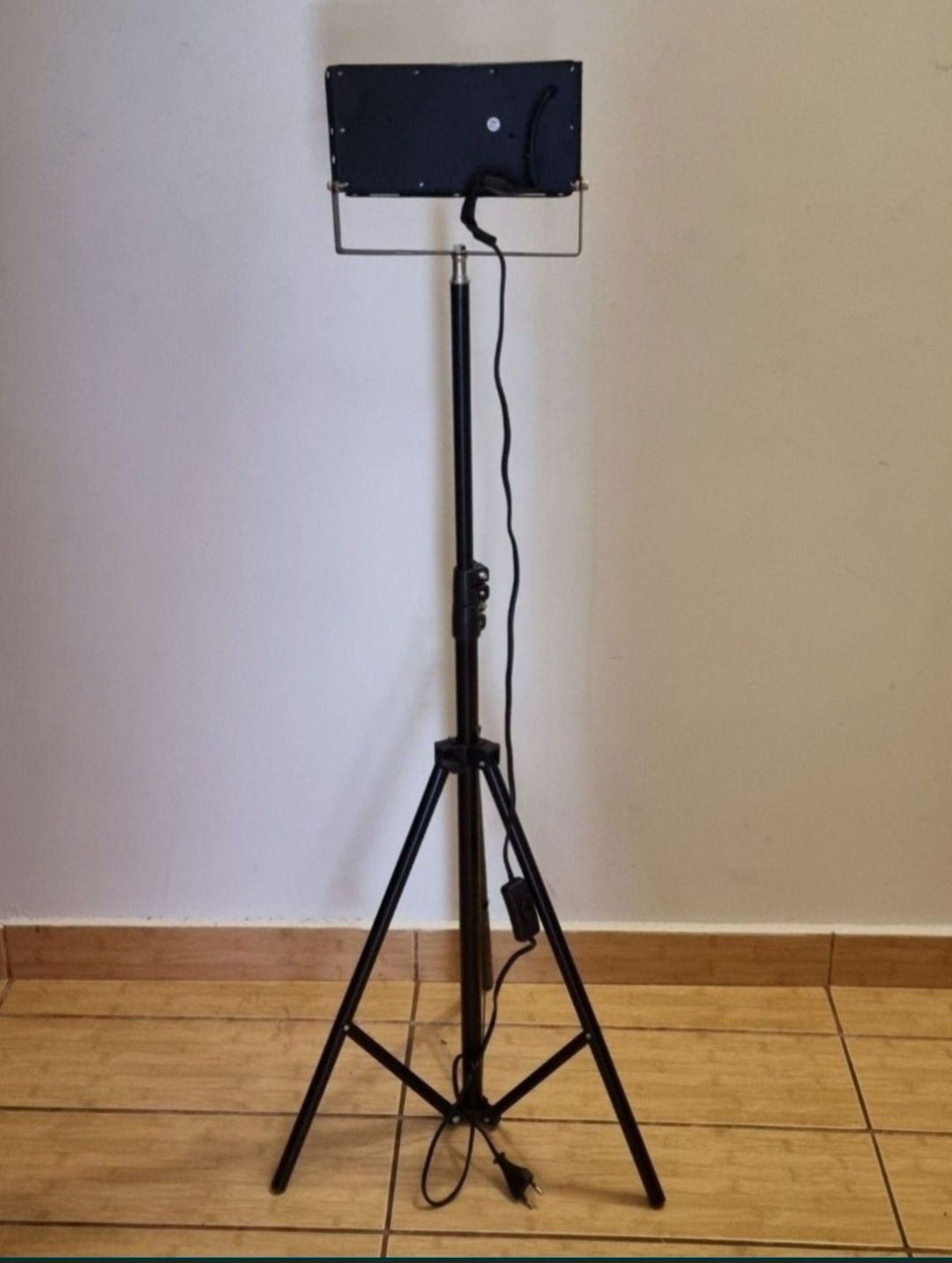 Set reflector led 220v-50w pe stativ telescopic  , camping, turism