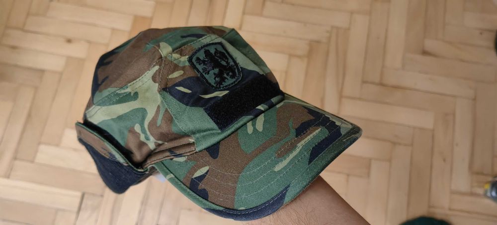 Камуфлажна зимна шапка