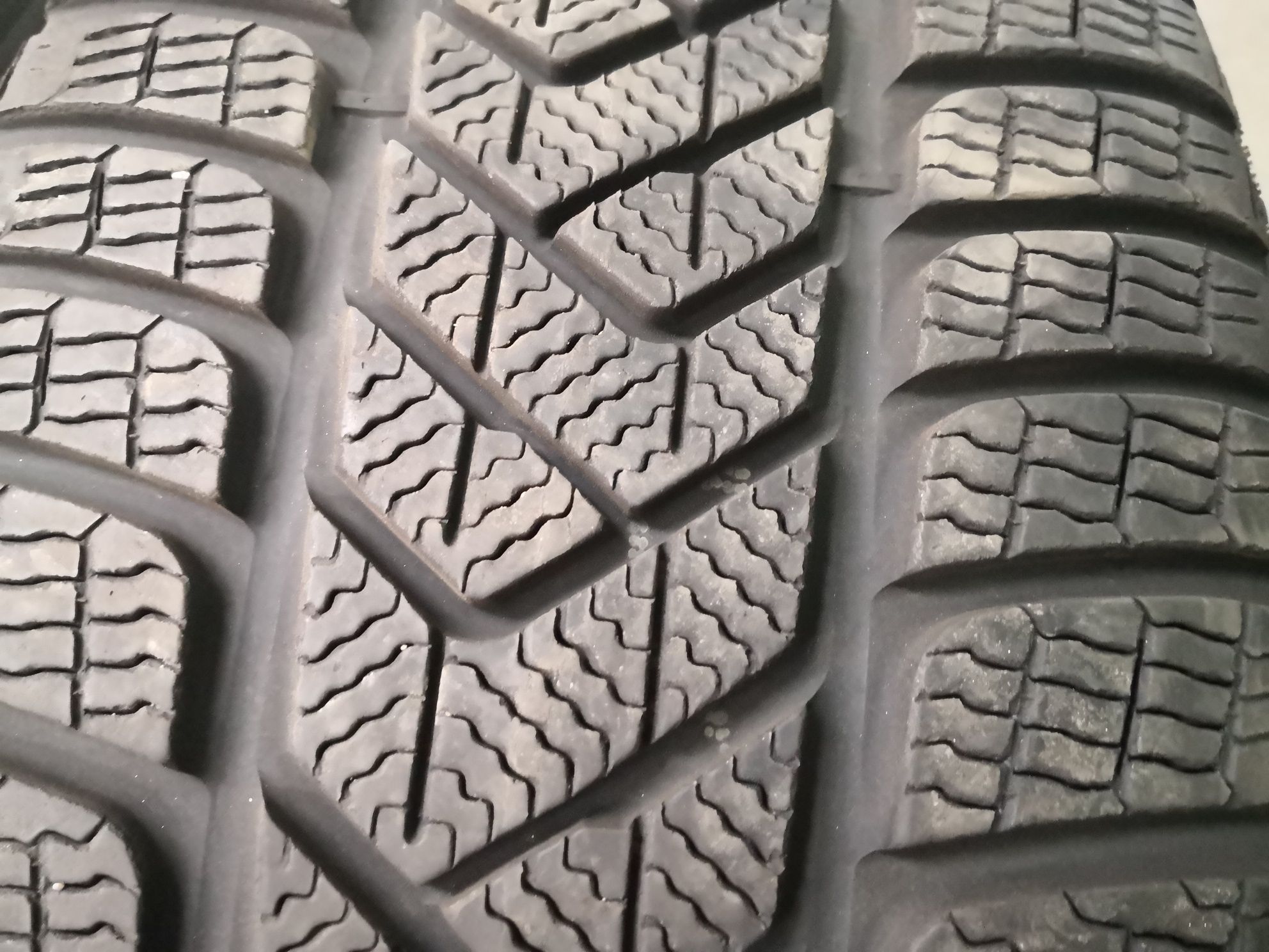 255 45 19 цола гуми като нови Pirelli dot 23