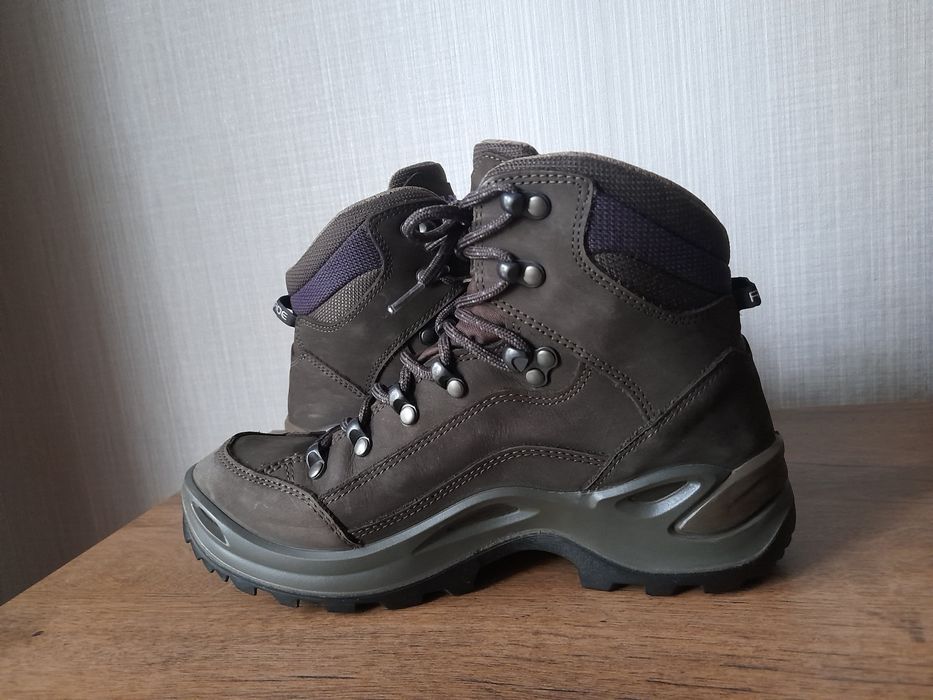 LOWA RENEGADE gore tex обувки 38 номер.
