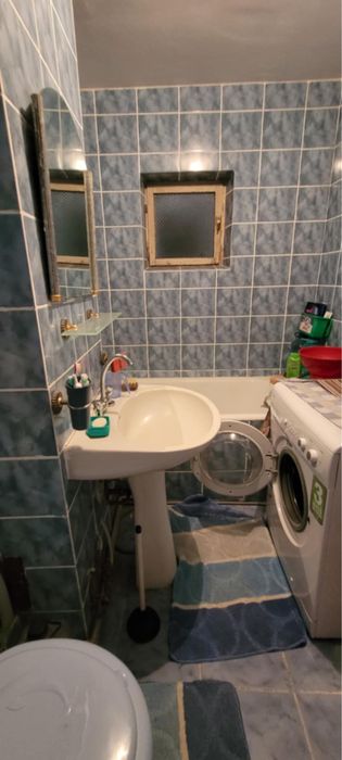 Vand apartament 3 camere etajul 1 centrala noua