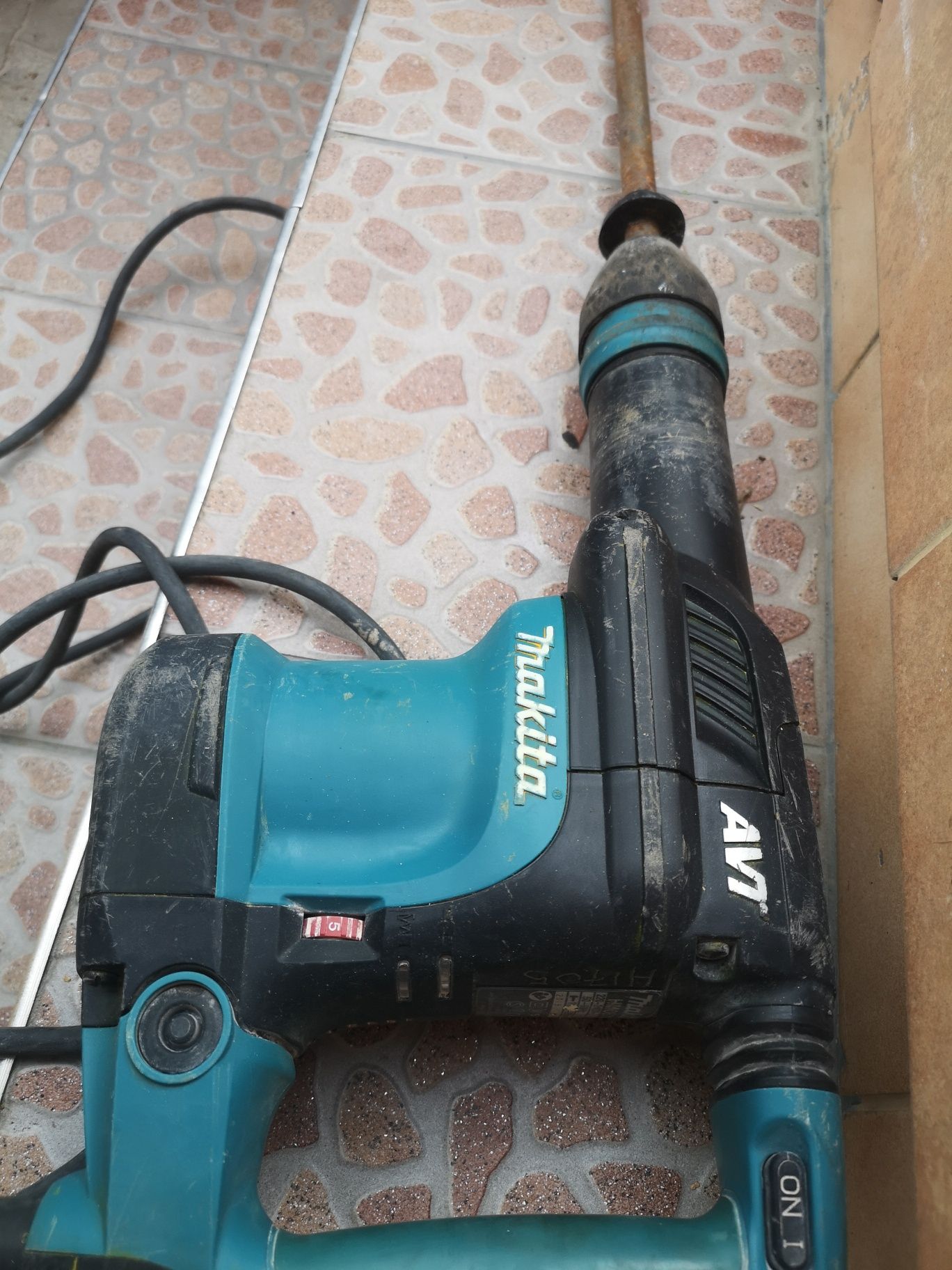 Къртач Makita HM0871C