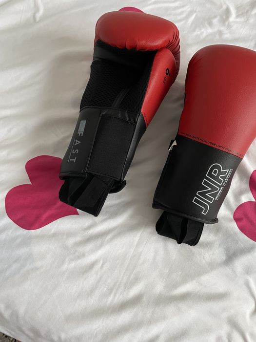 Mănusi box culoare rosie de copil