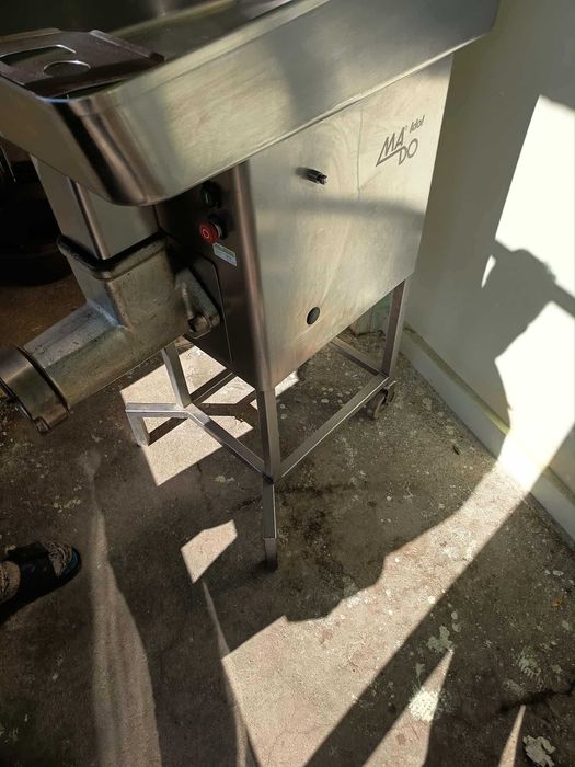 Професионална машина за меляне на месо