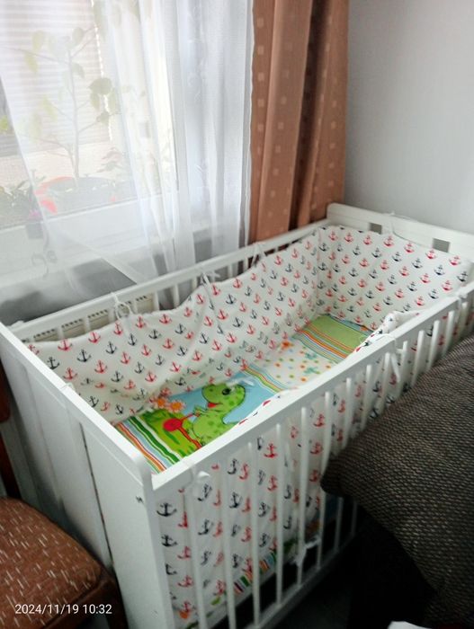 Pătuț alb bebelusi