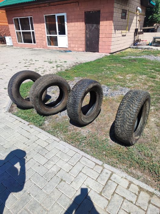 Зимние шипованные шины 265/65 R17 для Land Cruiser Prado — почти новые