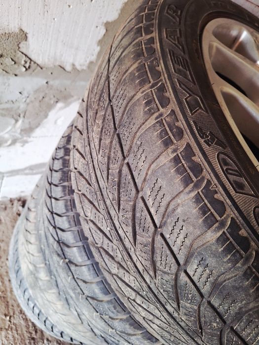 Vând 4 cauciucuri Goodyear m+s runflat 255/50 r19