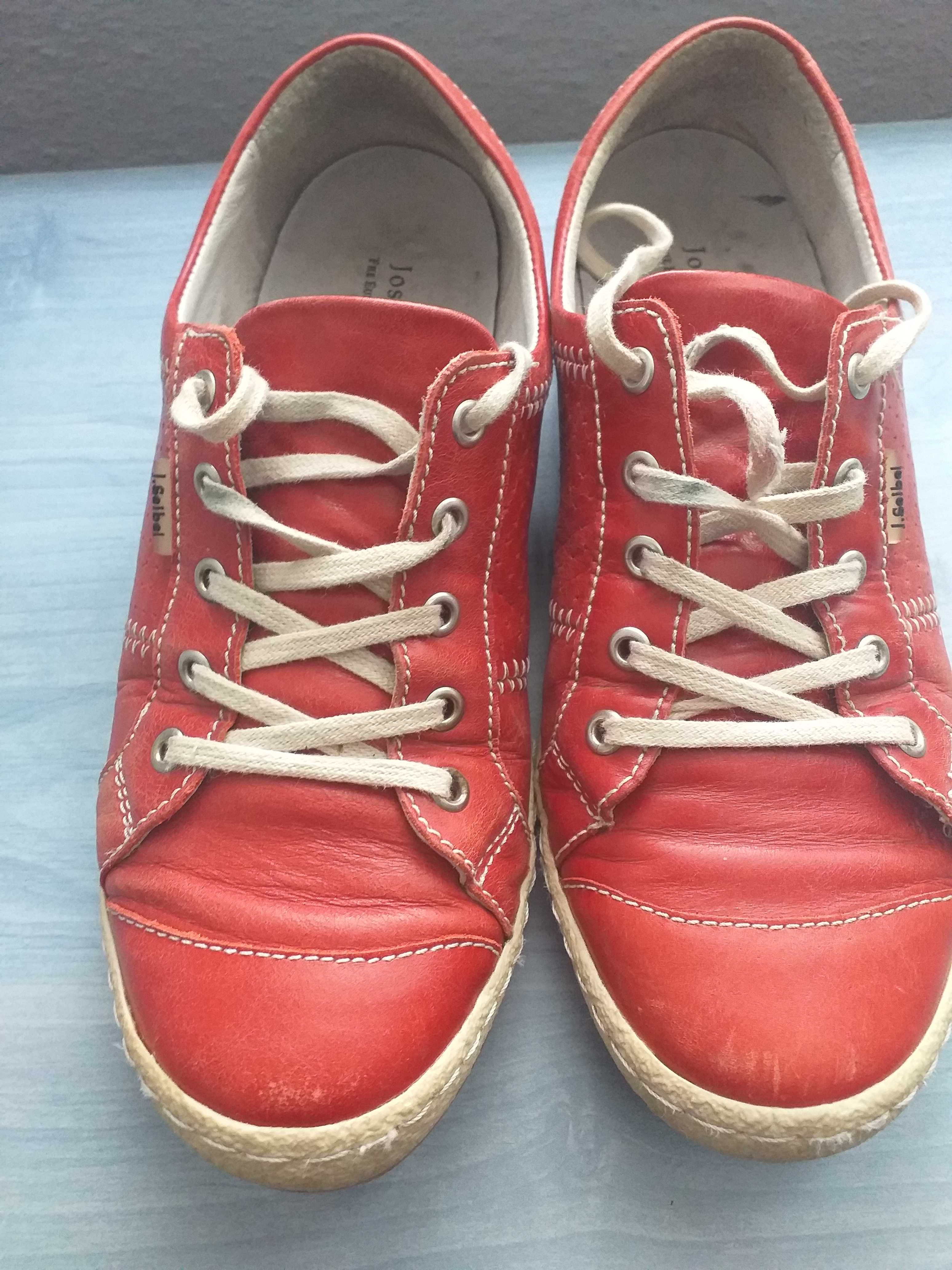 Pantofi sport de damă de culoare roșie