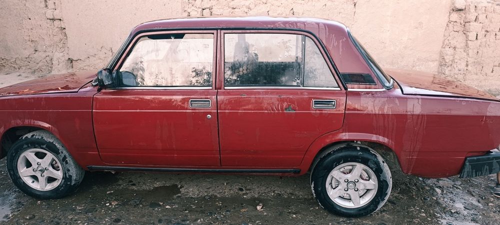 Vaz2107 mashinasi sotiladi