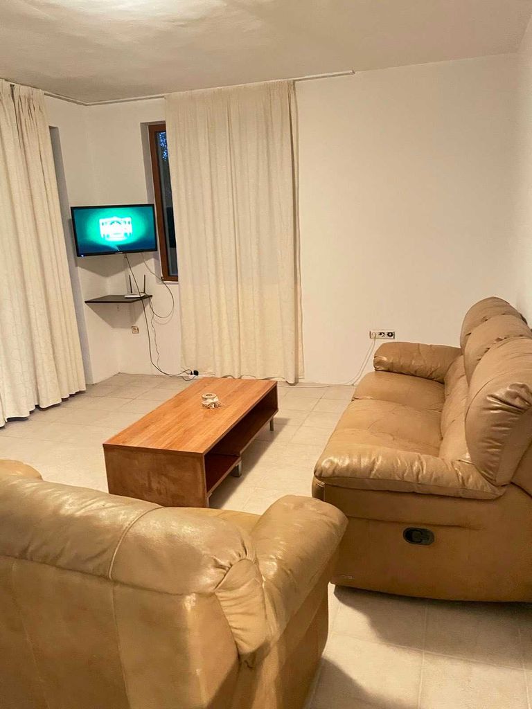 Дава се под наем Къща в Бургас, Център - 220 кв.м за 1300 € - Снимка #16