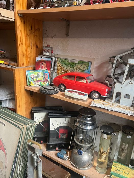 Разпродажба на антични играчки