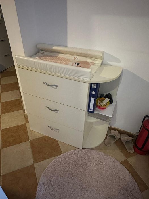 Dulap cu sertare si înfasat / măsuță machiat cu oglinda